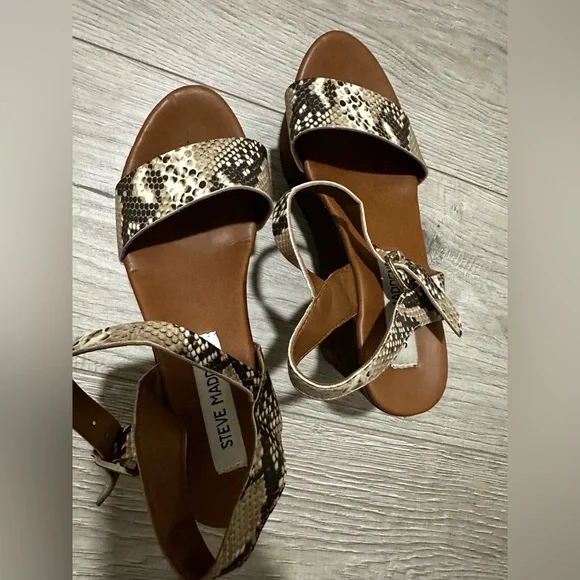 Steve Madden Tan and Brown Snakeskin Wedges - Picture 2 of 4